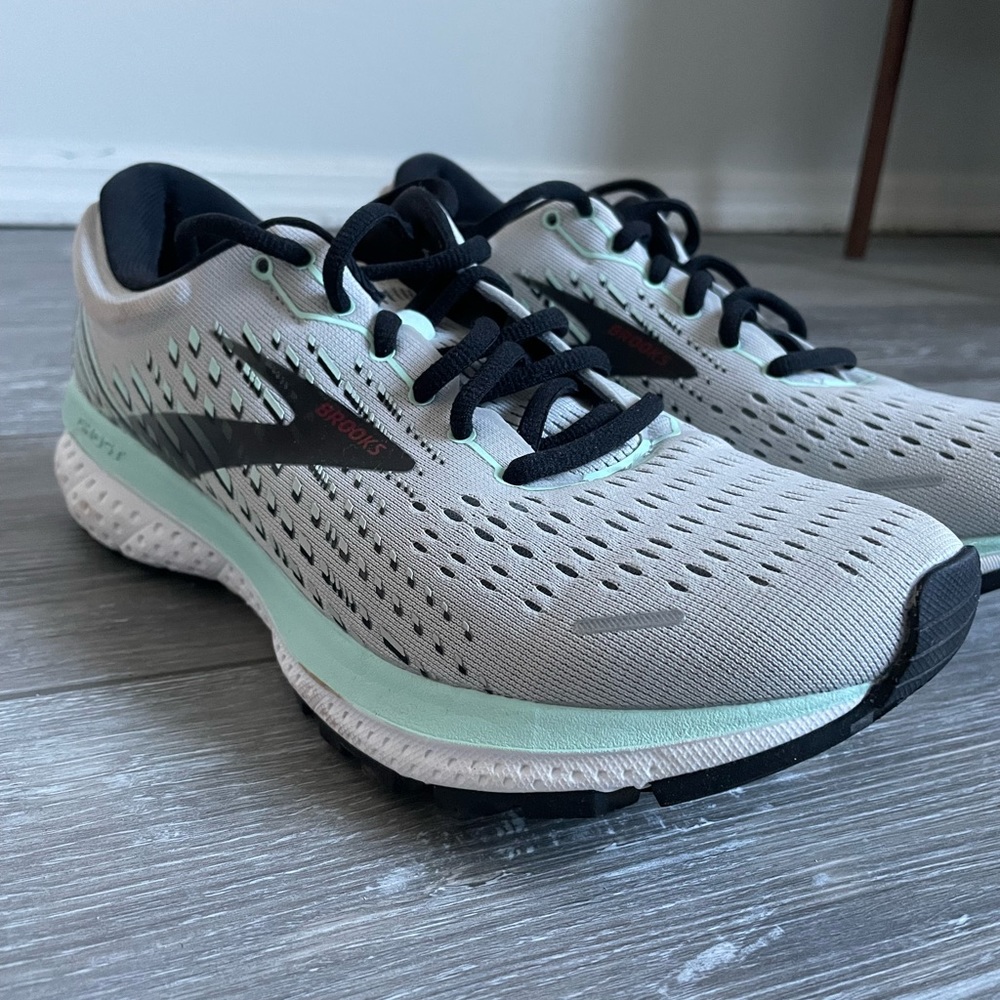 Womens Brooks Ghost 13 BRAND NEW, running shoe